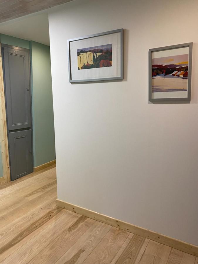 Une Evidence Tendance Et Design Ornans Buitenkant foto